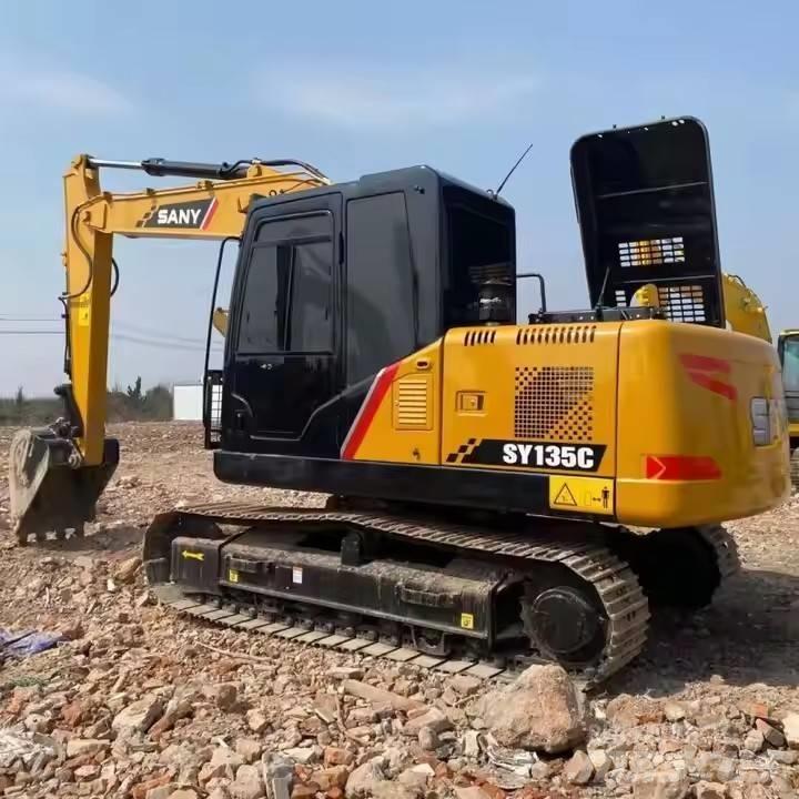 Sany SY 135 C حفارات زحافة