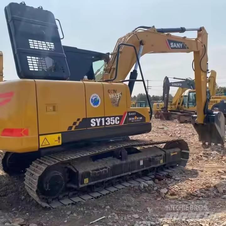Sany SY 135 C حفارات زحافة