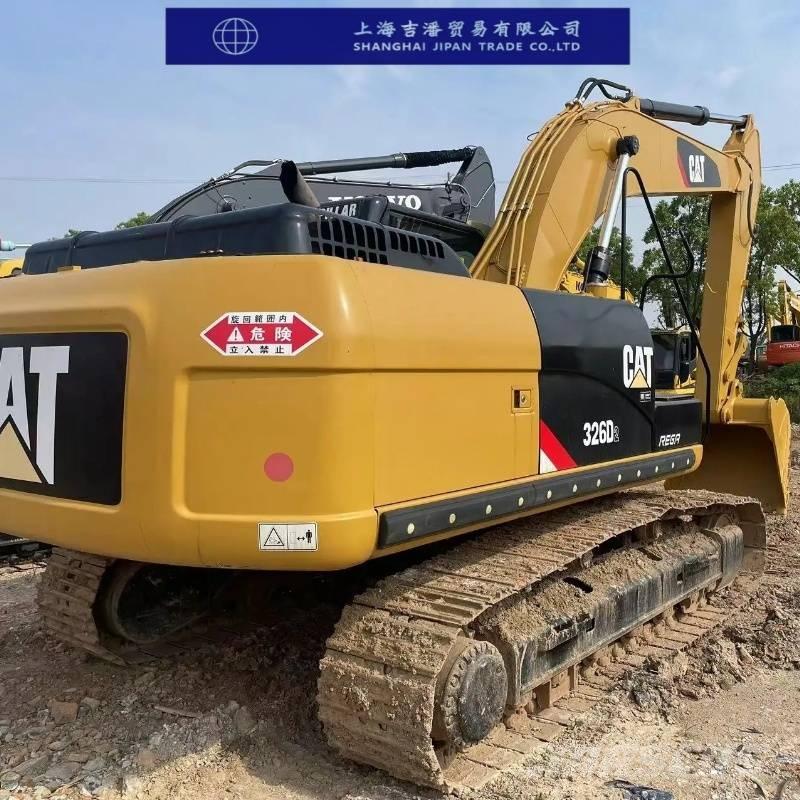 CAT 326 D حفارات زحافة