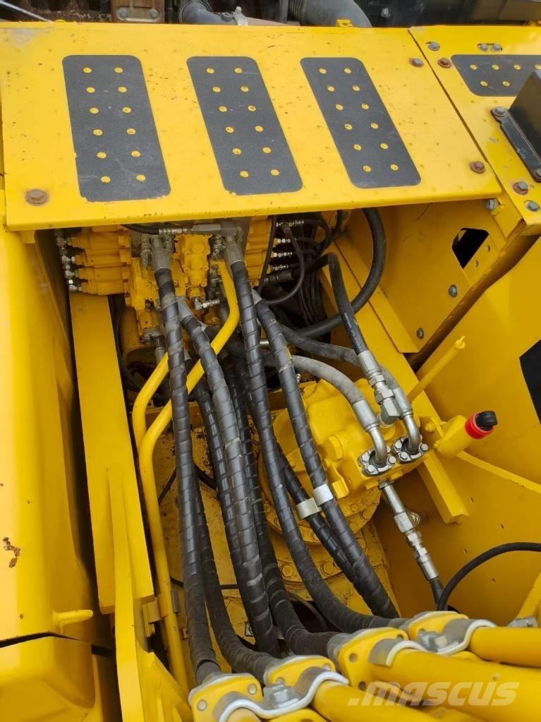 Komatsu PC 210 حفارات زحافة