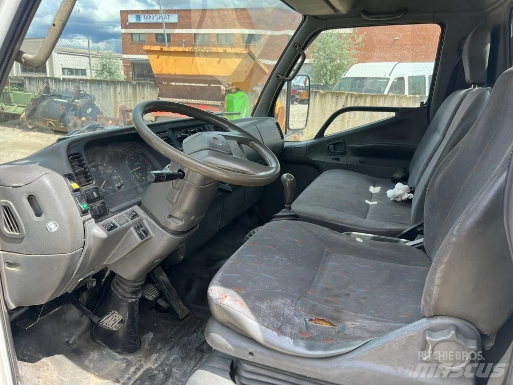 Mitsubishi Canter شاحنات الرافعات الخطافية