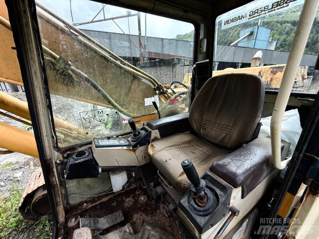 Komatsu PC 200-3 حفارات زحافة