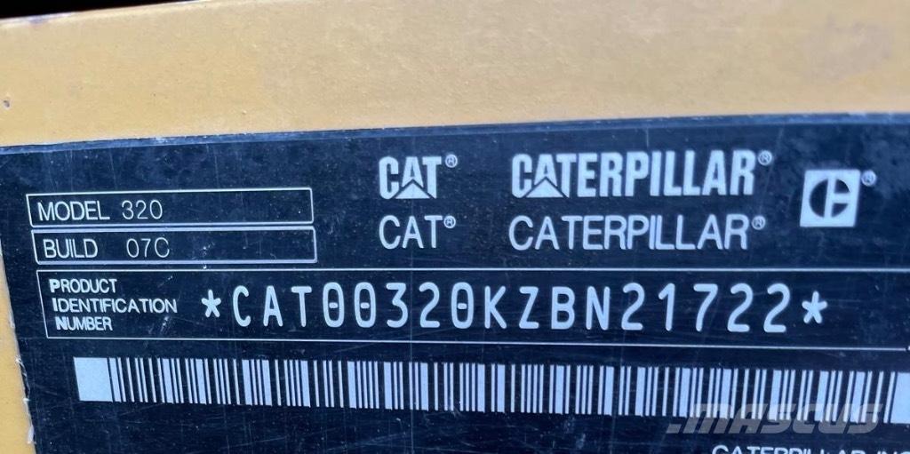 CAT 320 حفارات زحافة