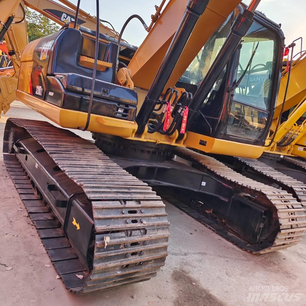 CAT 320 D حفارات زحافة