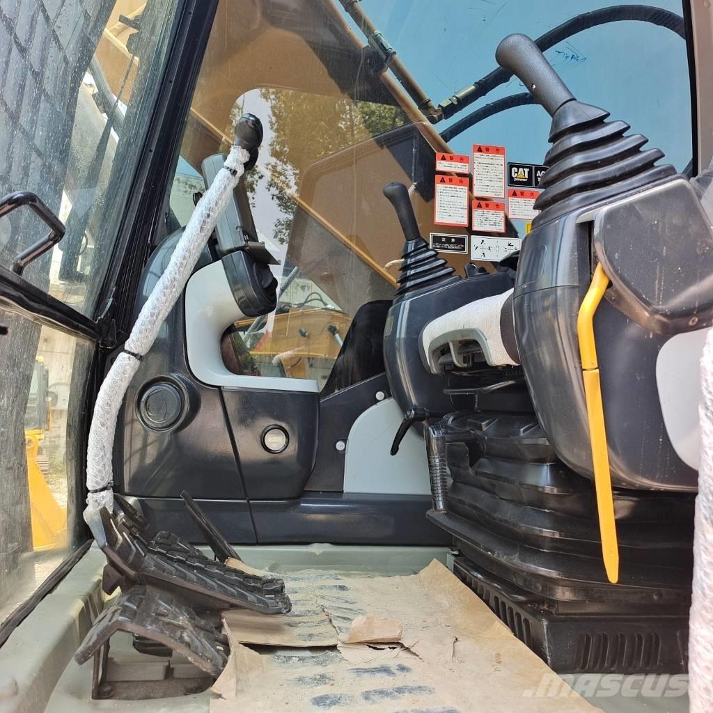 CAT 324 D حفارات زحافة