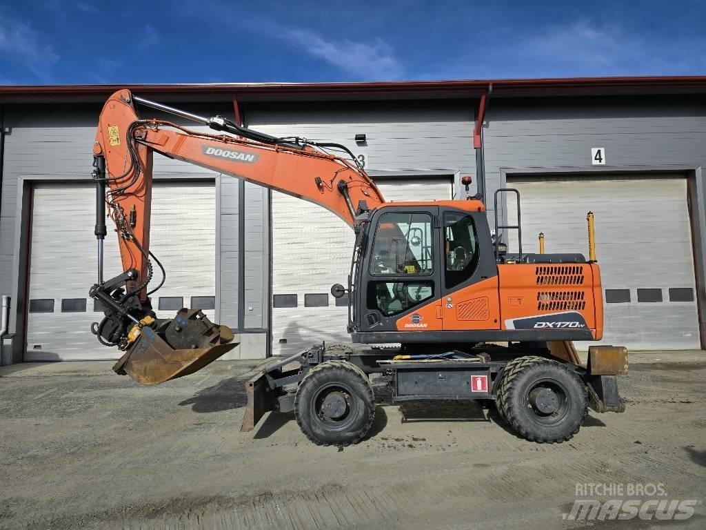 Doosan DX 170 W حفارات بعجل