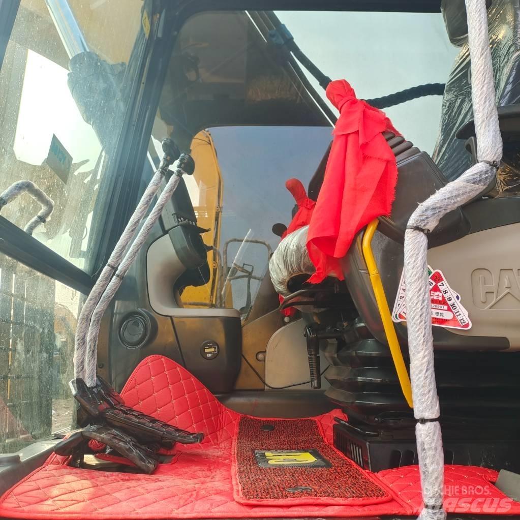 CAT 320D حفارات زحافة