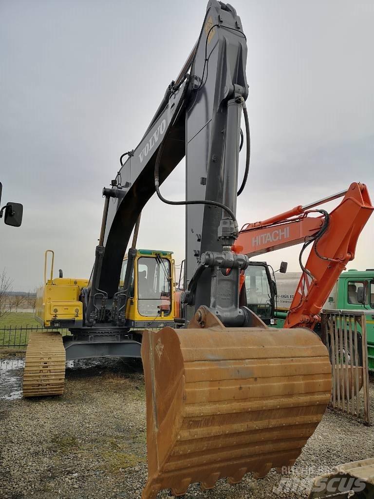 Volvo EC 290 B LC حفارات زحافة