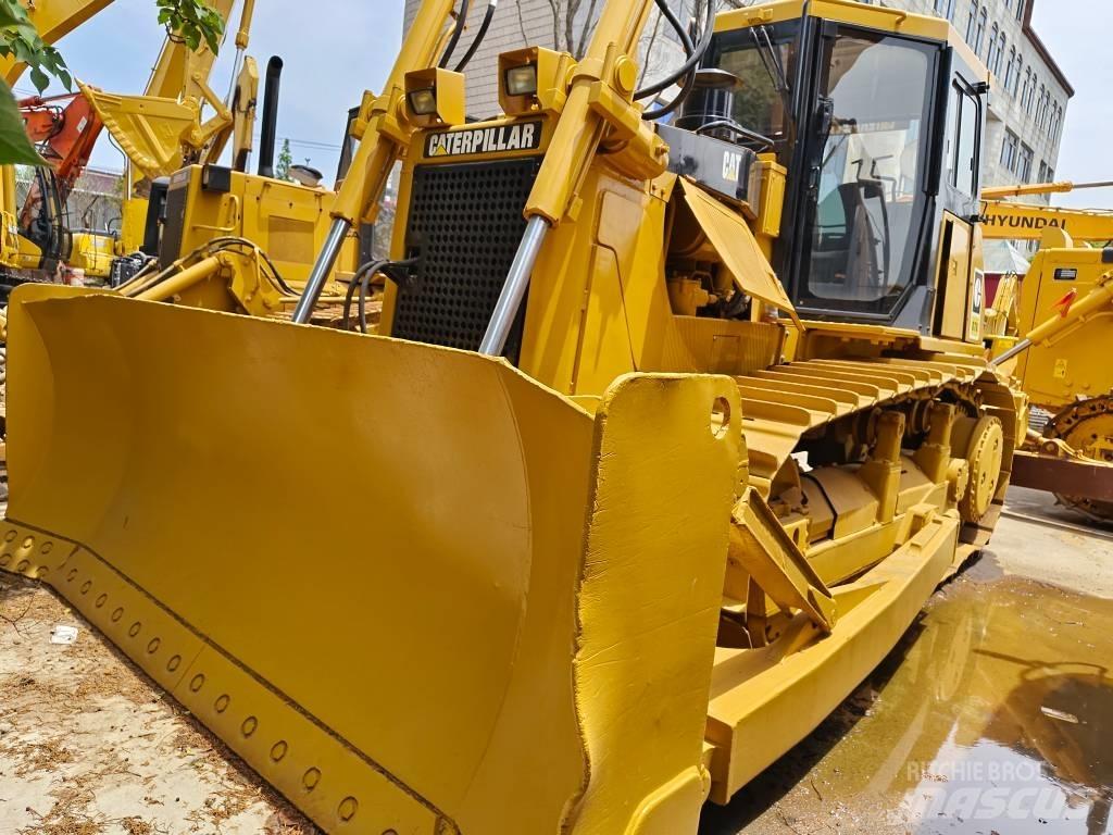 CAT D 7 G بلدوزرات مجنزرة