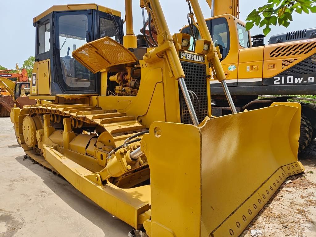CAT D 7 G بلدوزرات مجنزرة