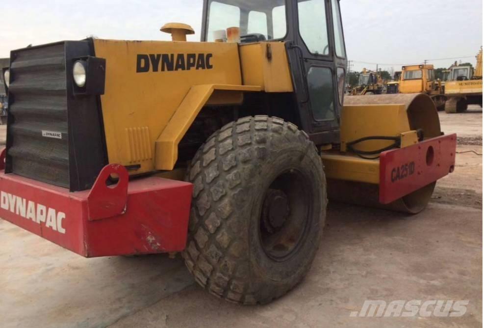 Dynapac CA 251 D مداحل أحادية الأسطوانة
