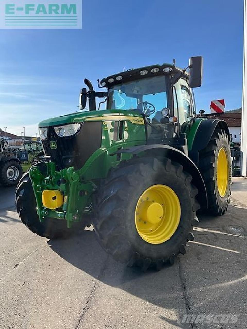 John Deere 6r 215 الجرارات