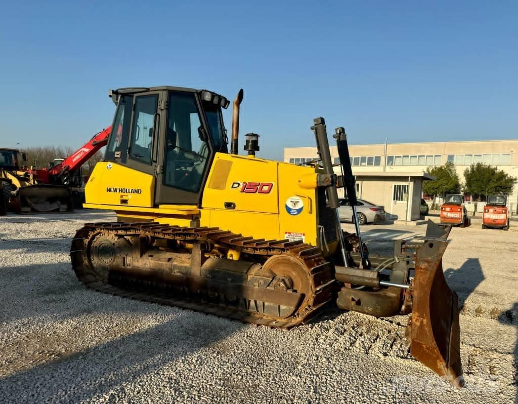 New Holland D 150 بلدوزرات مجنزرة