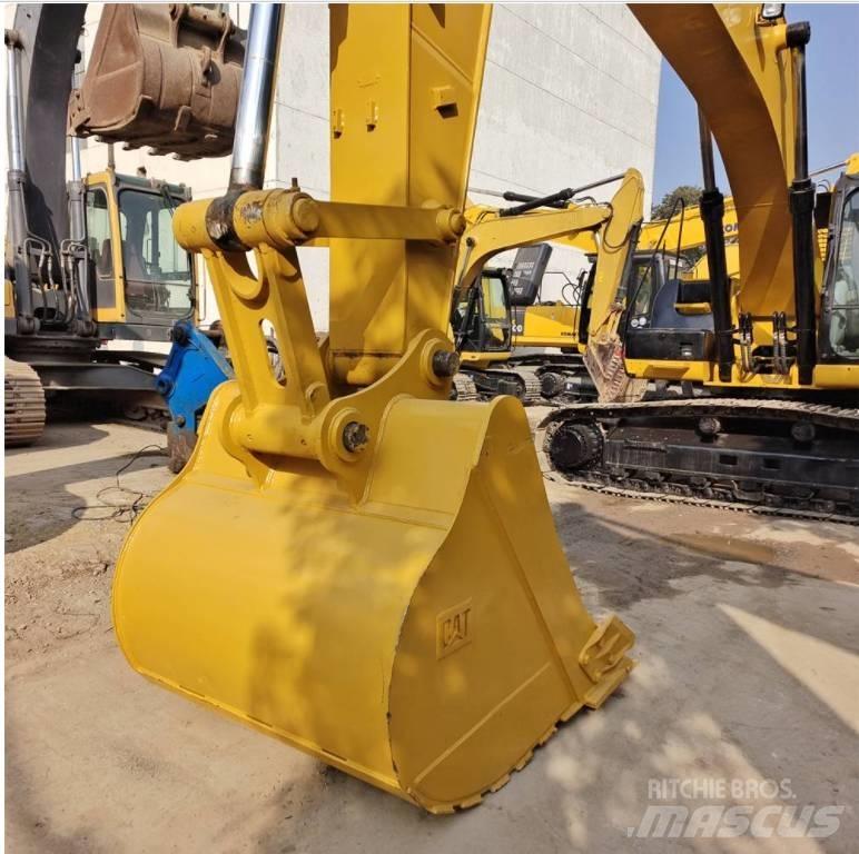 CAT 329 D حفارات زحافة