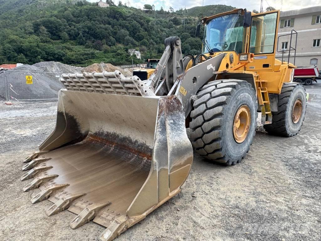 Volvo L 220 E لوادر بعجل