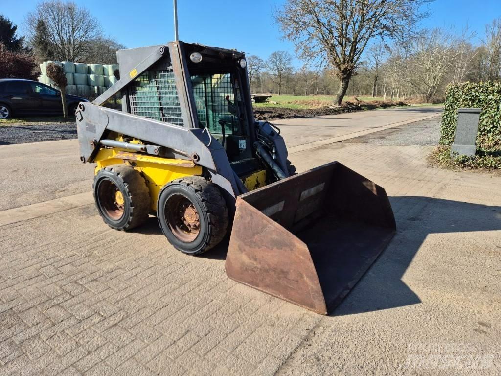 New Holland LS 160 لوادر انزلاقية التوجيه