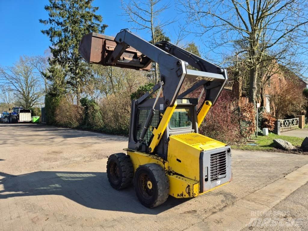 New Holland LS 160 لوادر انزلاقية التوجيه