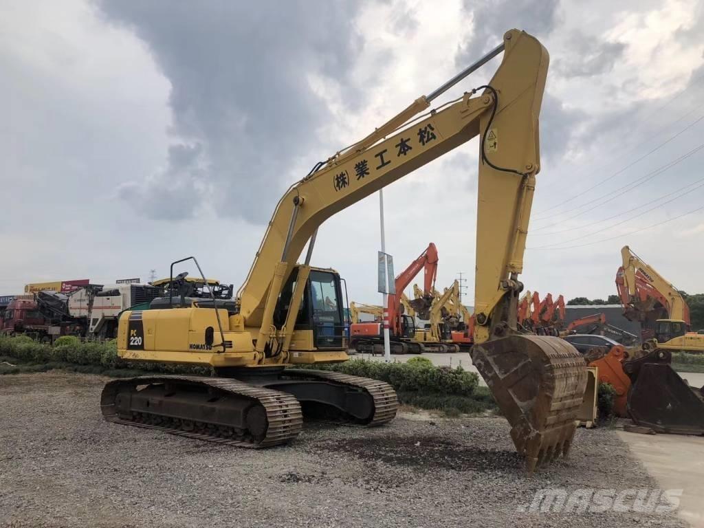 Komatsu PC 220-8 حفارات زحافة