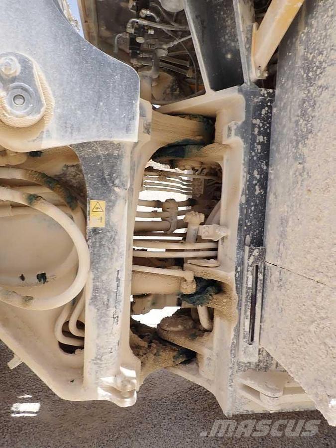 Komatsu WA600-8EO لوادر بعجل