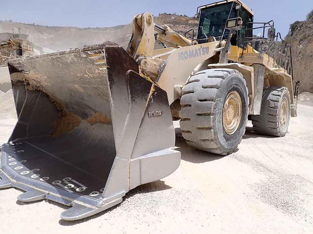 Komatsu WA600-8EO لوادر بعجل