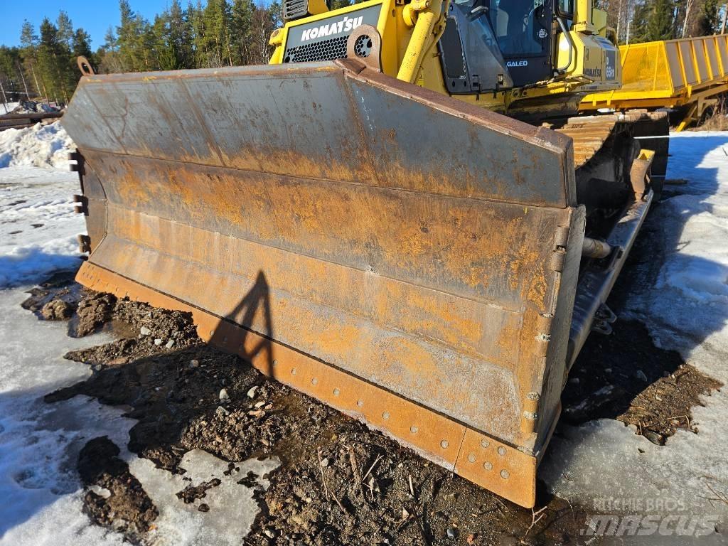 Komatsu D 65 PX بلدوزرات مجنزرة