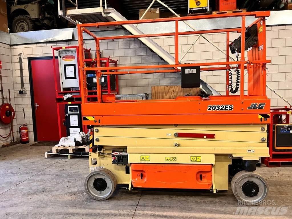 JLG 2032ES رافعات مقصية الشكل