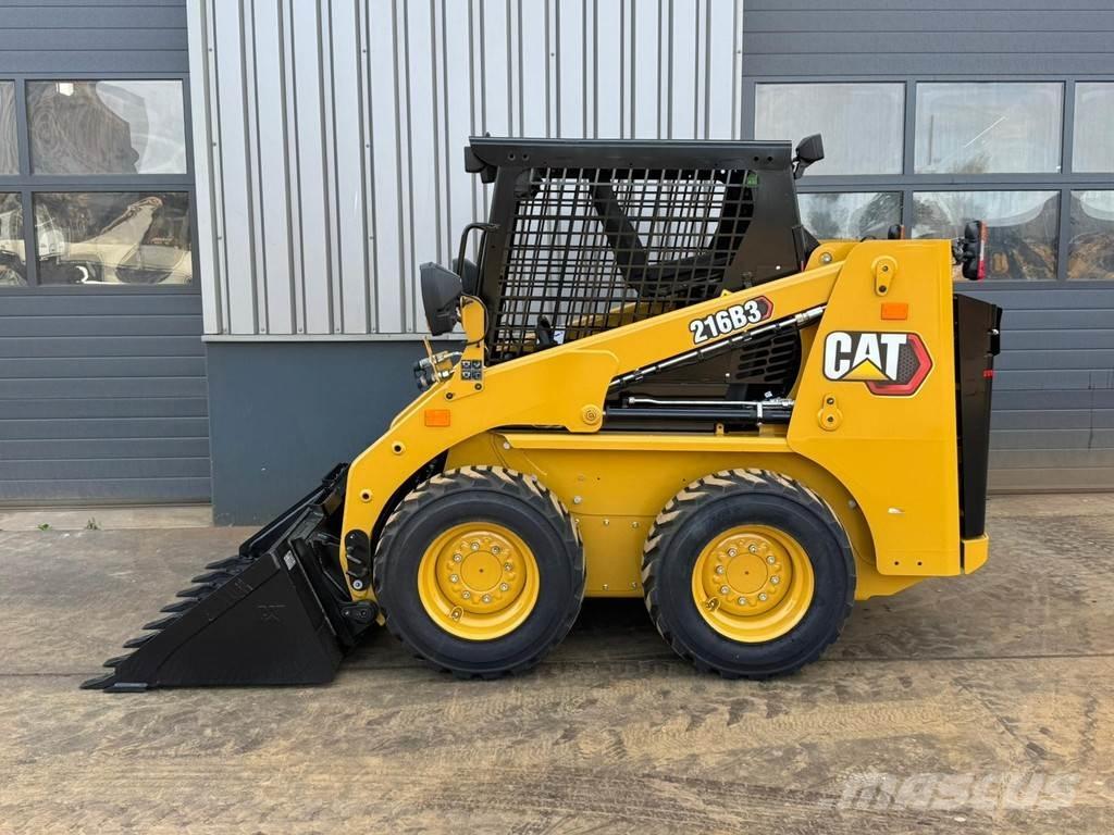 CAT 216B3 لوادر بعجل