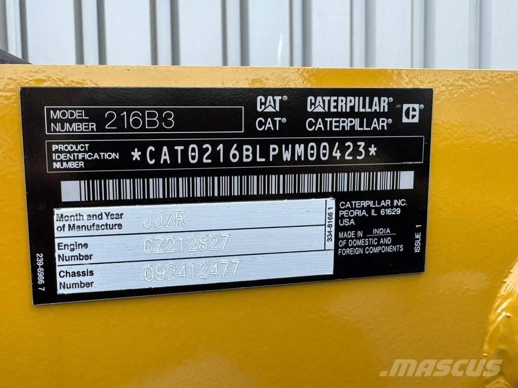 CAT 216B3 لوادر بعجل