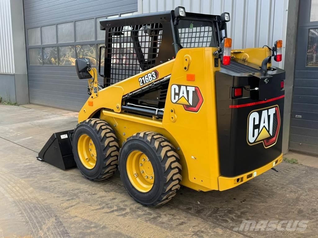 CAT 216B3 لوادر بعجل