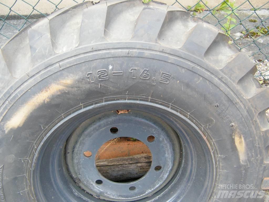 Kumho 12-16,5 الإطارات والعجلات والحافات