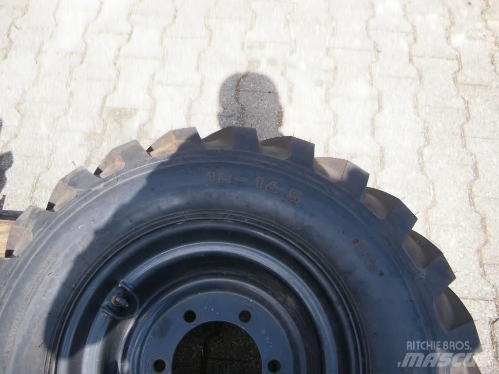 Kumho 12-16,5 الإطارات والعجلات والحافات