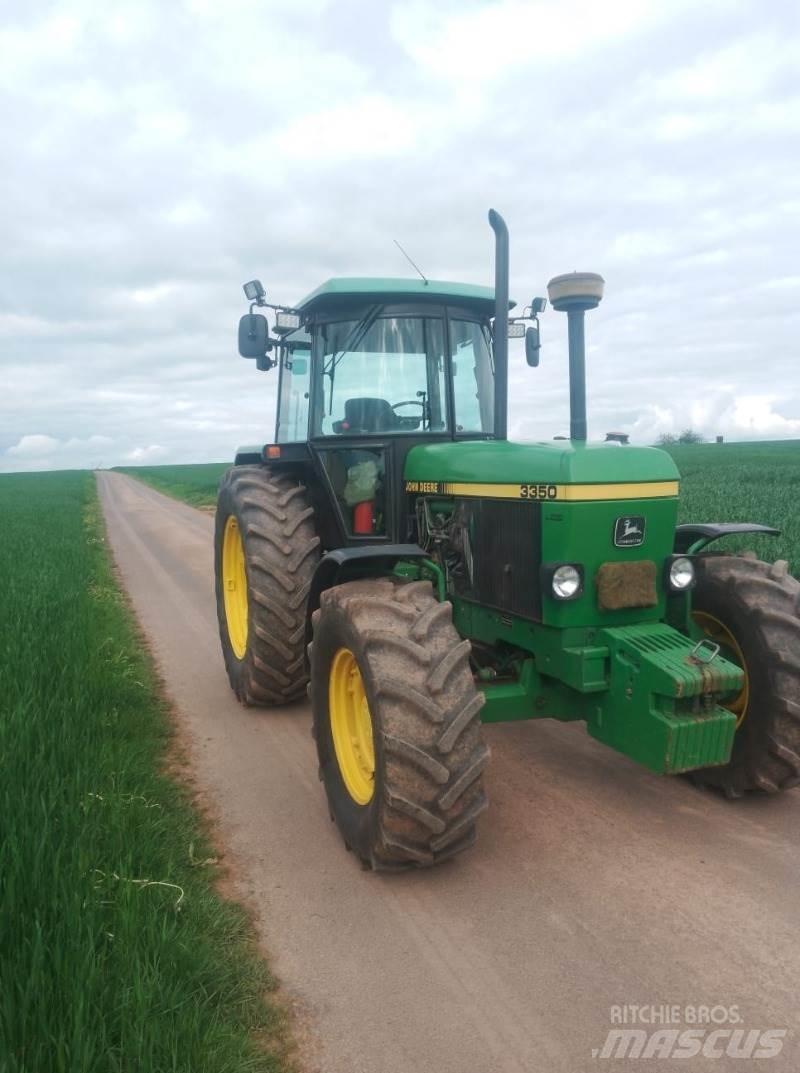 John Deere 3350 الجرارات