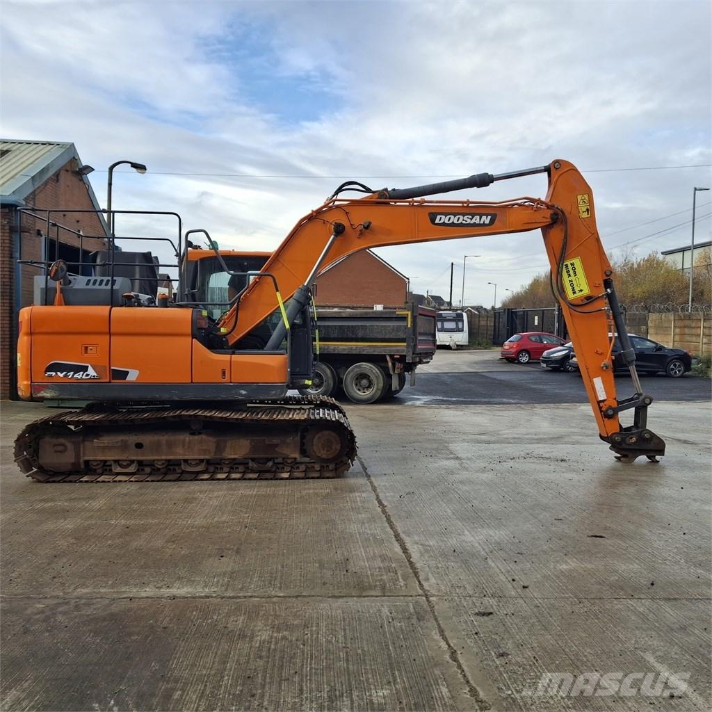 Doosan DX140LC حفارات زحافة