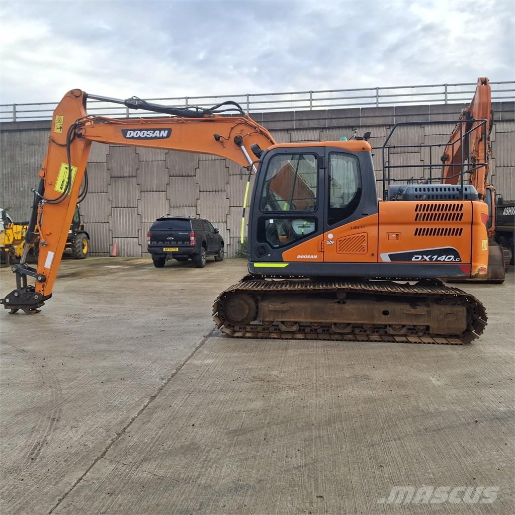 Doosan DX140LC حفارات زحافة