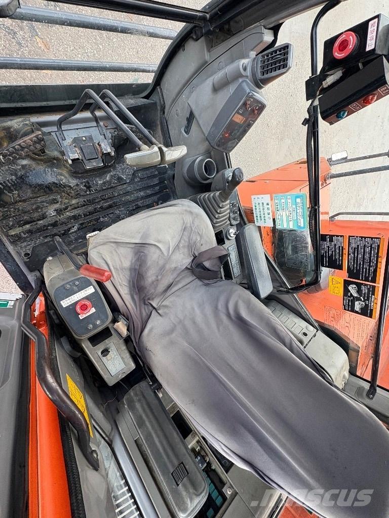 Hitachi EG 70 R عربات نقل قلابة مجنزرة