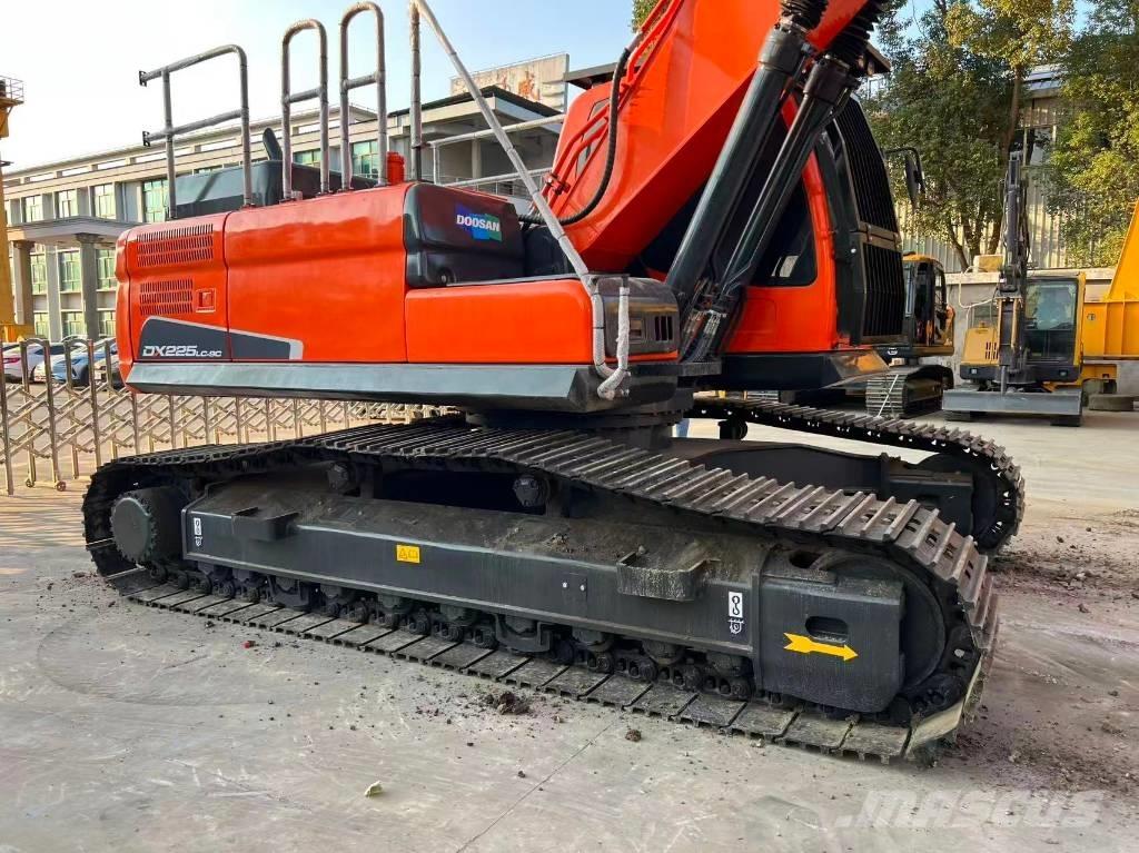Doosan DX225LC-9C حفارات زحافة
