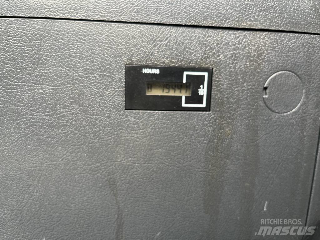 Hyundai HX 140 AL حفارات زحافة