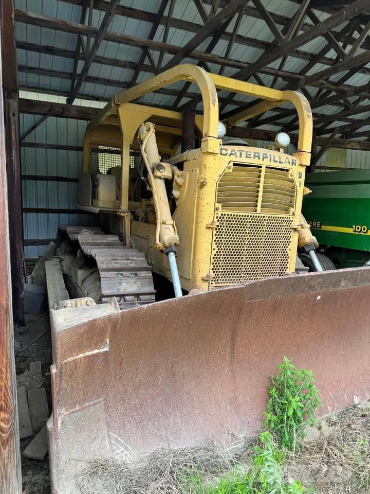 CAT D 8 H بلدوزرات مجنزرة