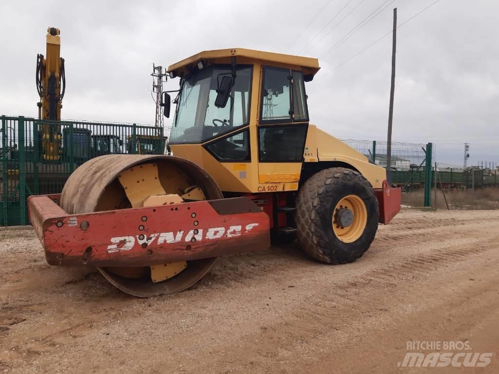 Dynapac CA 402 D مداحل ثنائية الاسطوانة