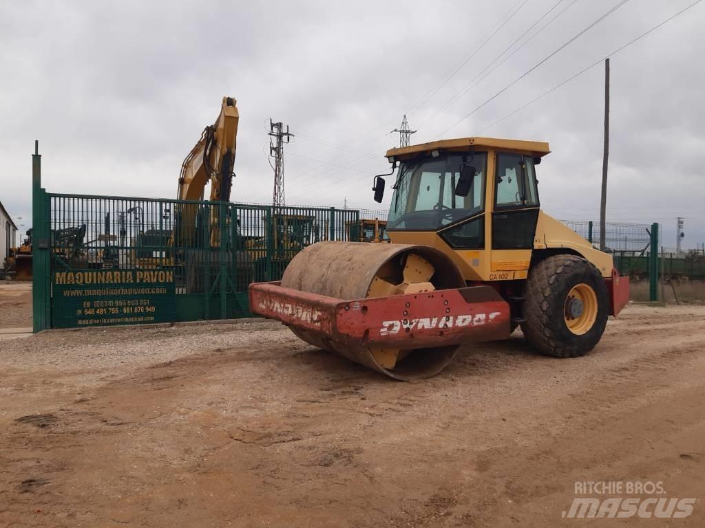 Dynapac CA 402 D مداحل ثنائية الاسطوانة