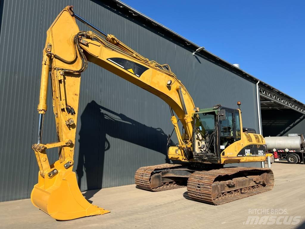 CAT 320C L حفارات زحافة