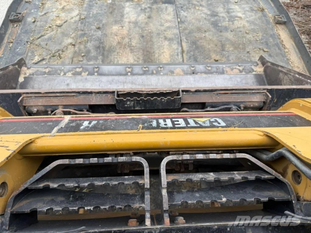 CAT 216 لوادر انزلاقية التوجيه