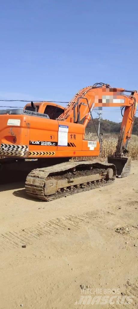 Doosan DX 225LC حفارات زحافة