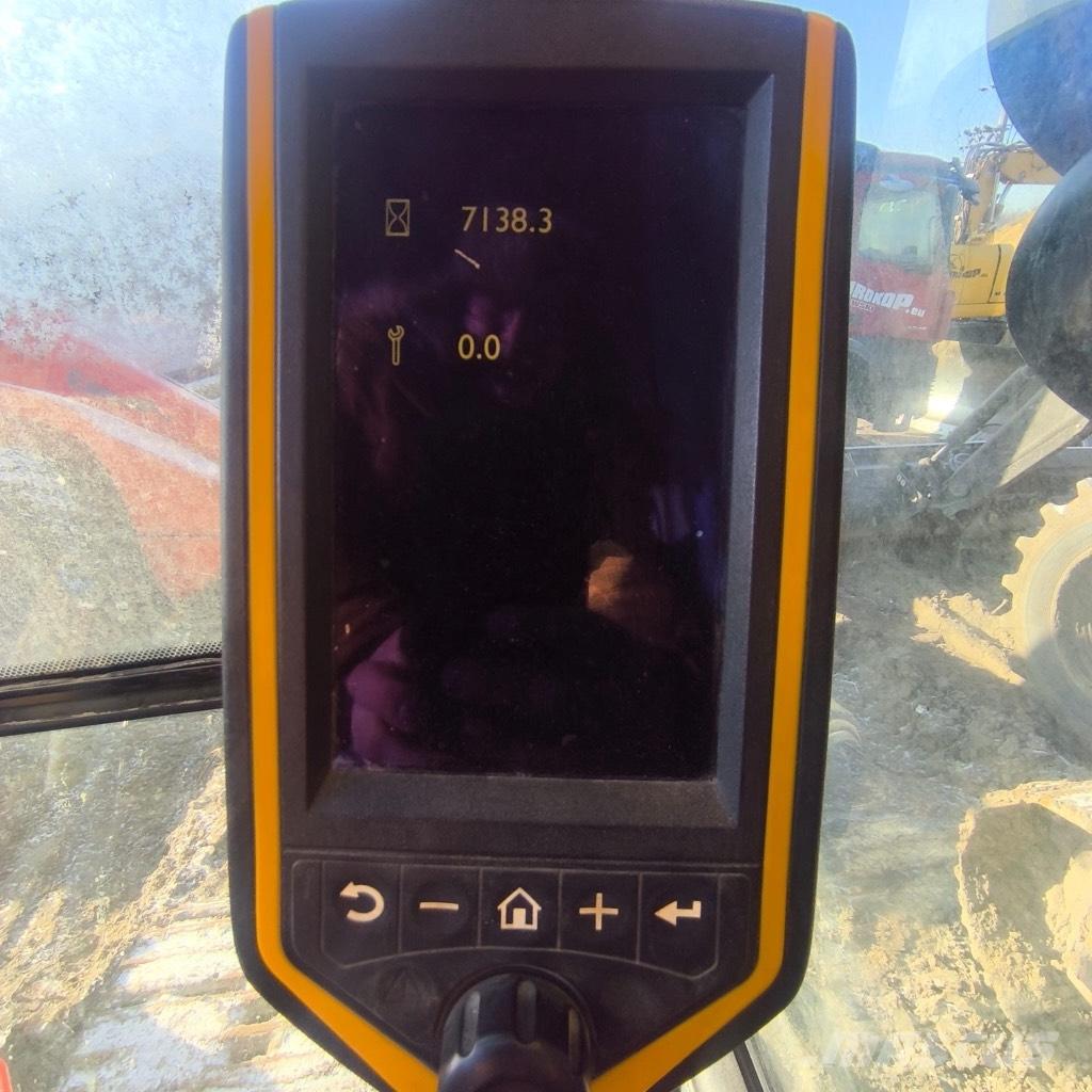 JCB JS 300 حفارات زحافة