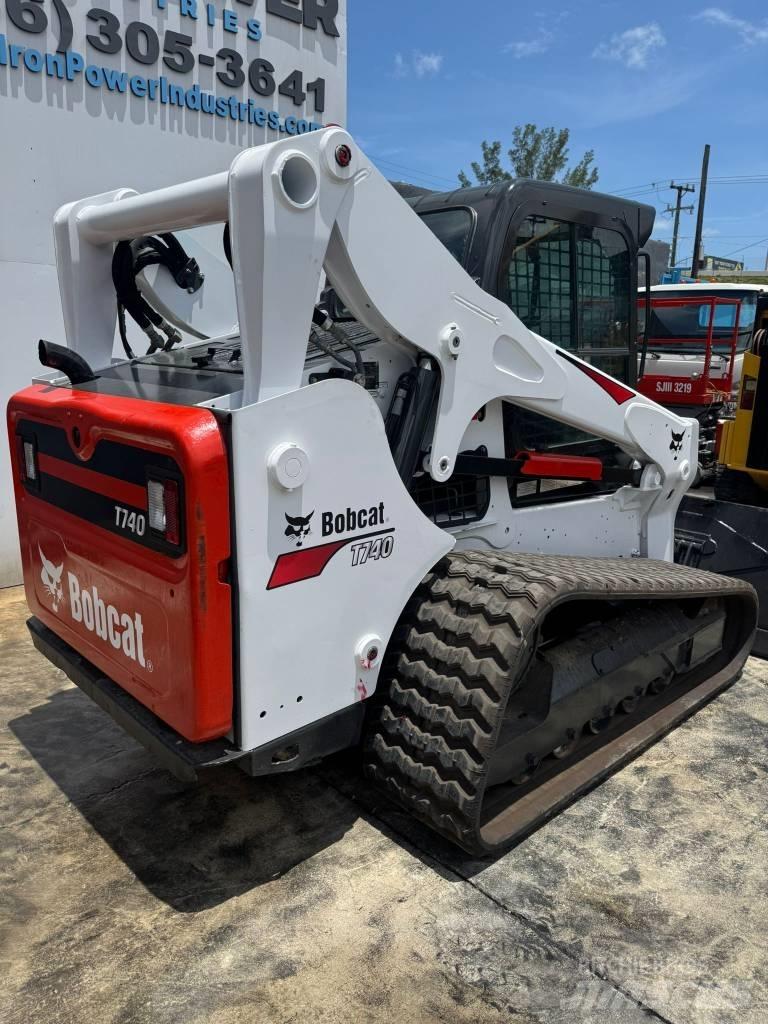 Bobcat T 740 لوادر انزلاقية التوجيه
