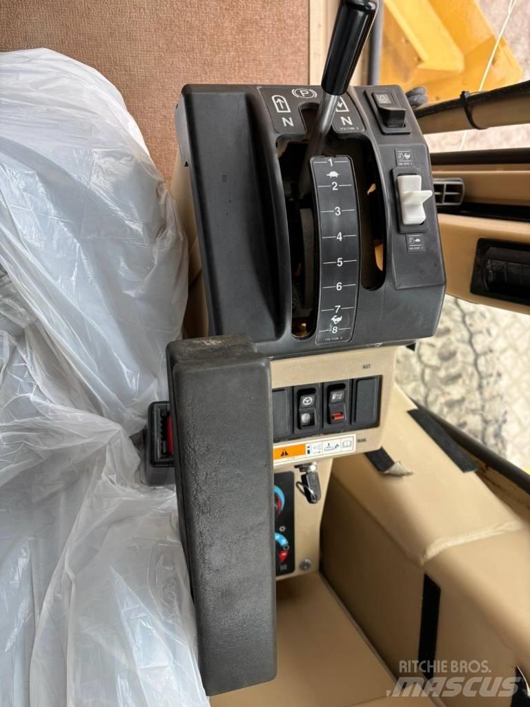 CAT 140 H معدات تمهيد الطرق