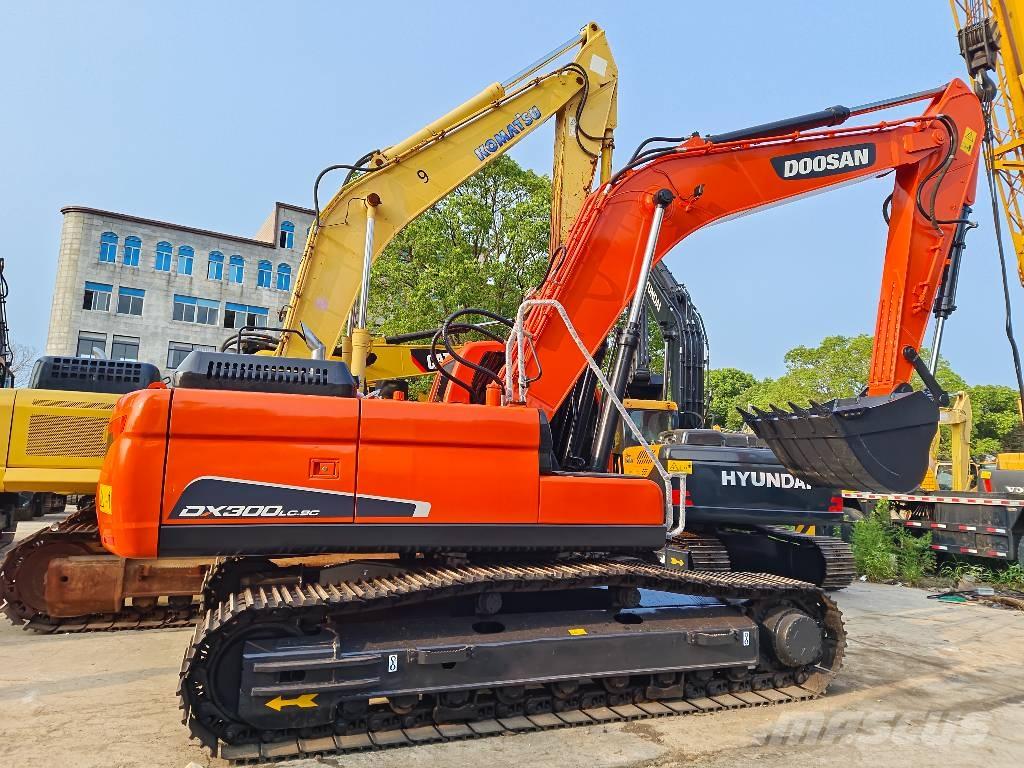 Doosan DX 300 LC حفارات زحافة