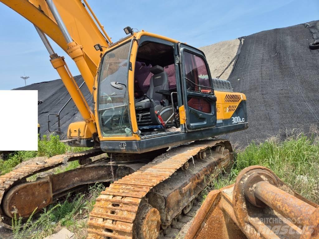Hyundai Robex 300 LC حفارات زحافة