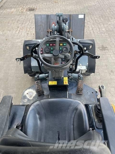 GiANT V452T X-TRA HD لوادر صغيرة
