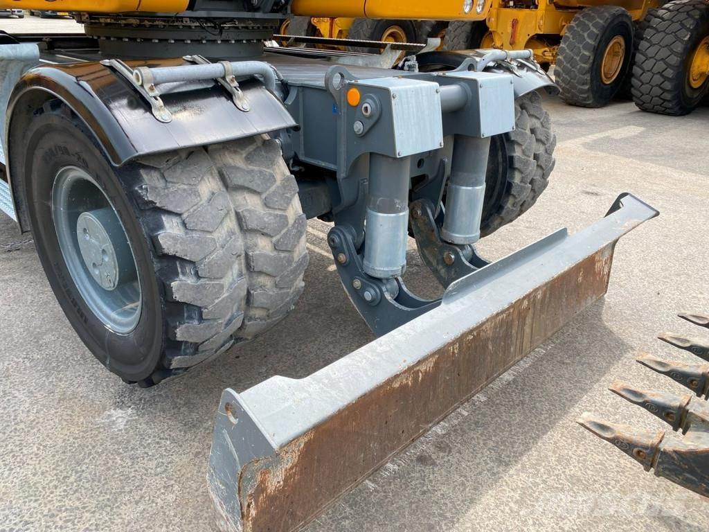 Liebherr A914 NVT حفارات بعجل